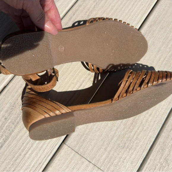 Seychelles Women's Brown Woven Sandals - Picture 6 of 8